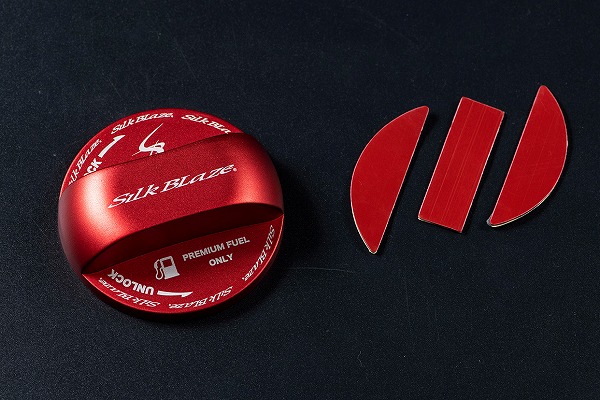 シルクブレイズ フューエルキャップカバー レッド スズキ用 SB-FCC-011